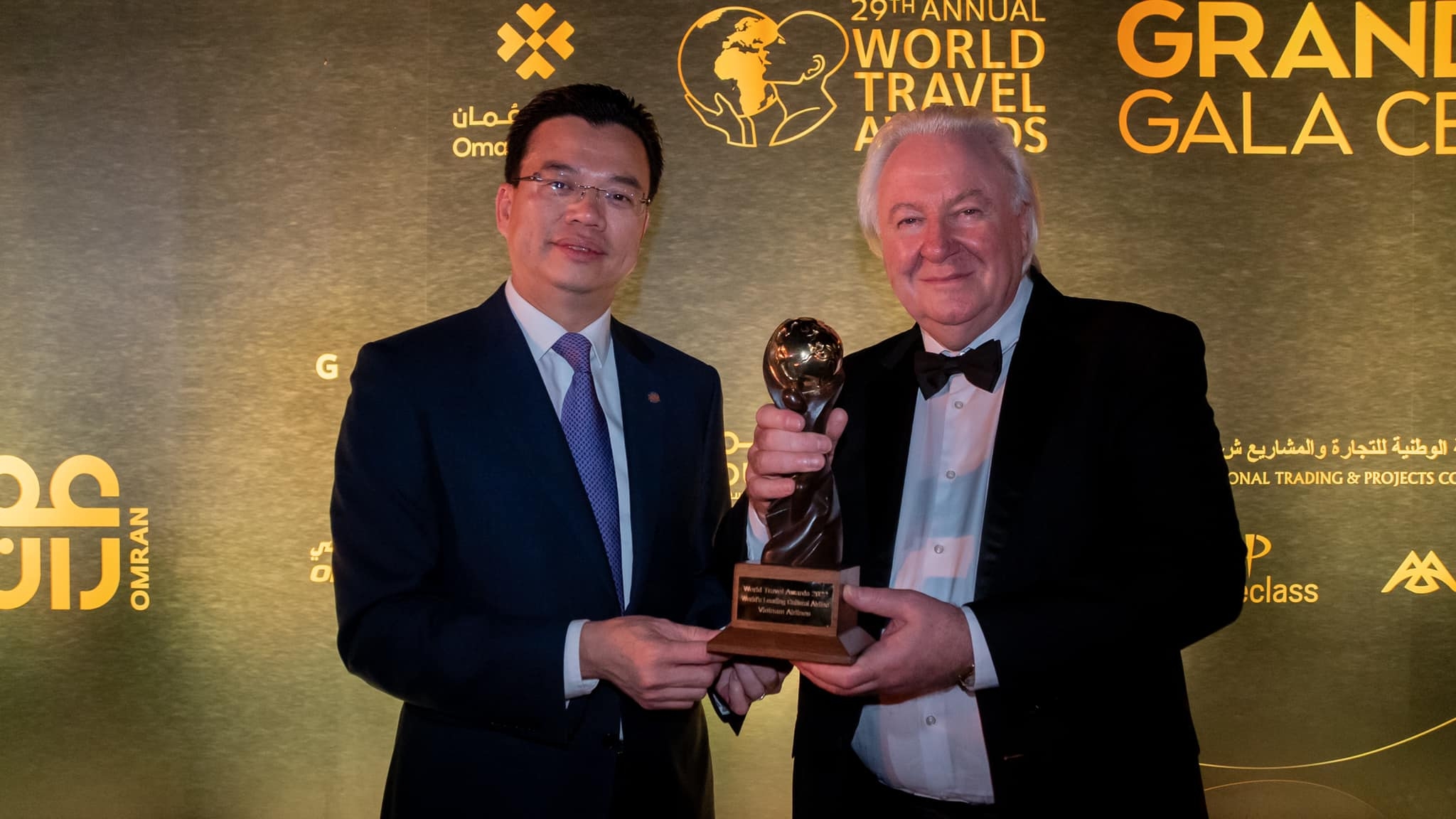 Vietnam Airlines được vinh danh “Hãng hàng không hàng đầu thế giới về bản sắc văn hóa”
