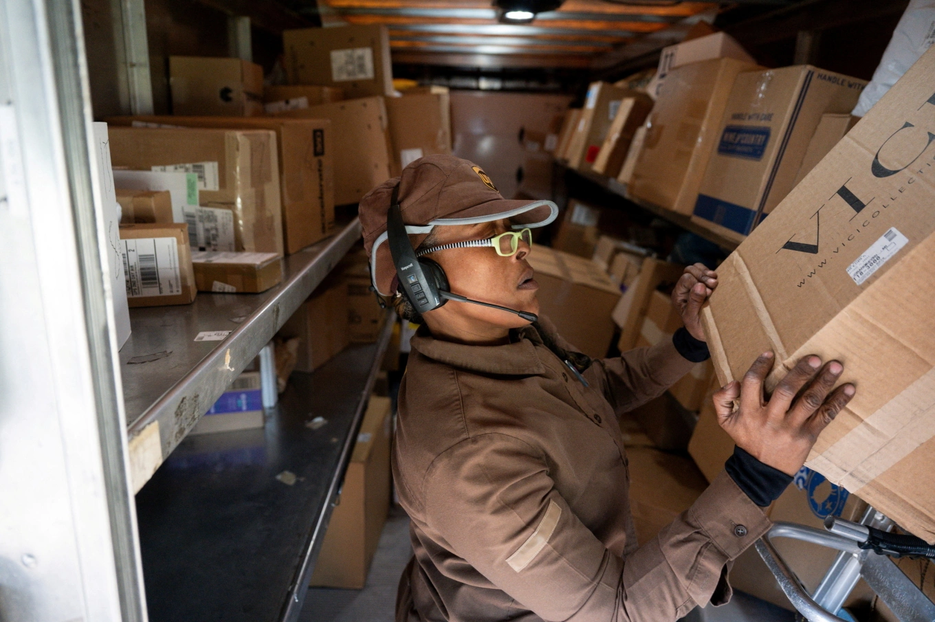 “Giao hàng hoả tốc” và cái giá môi trường trong kỷ nguyên thương mại điện tử